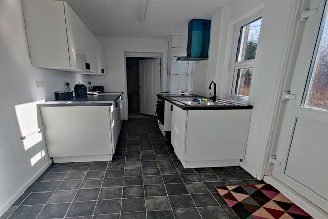 End terrace house to rent in Portland Street, Beeston