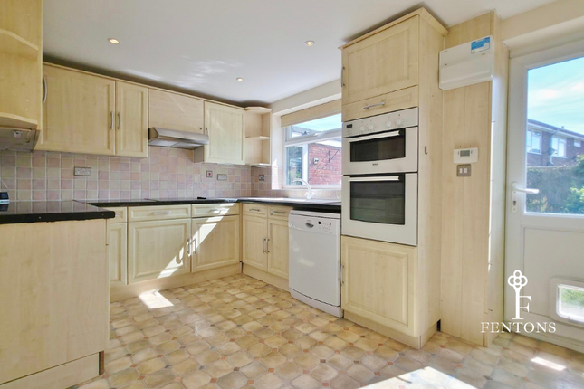 3, Beaumont Close, Frinton Homelands photo 4