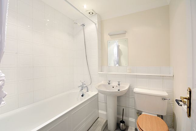 Flat to rent in 72 Gloucester Place, London