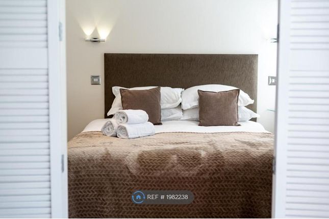 Flat to rent in Nell Gwynn House, London