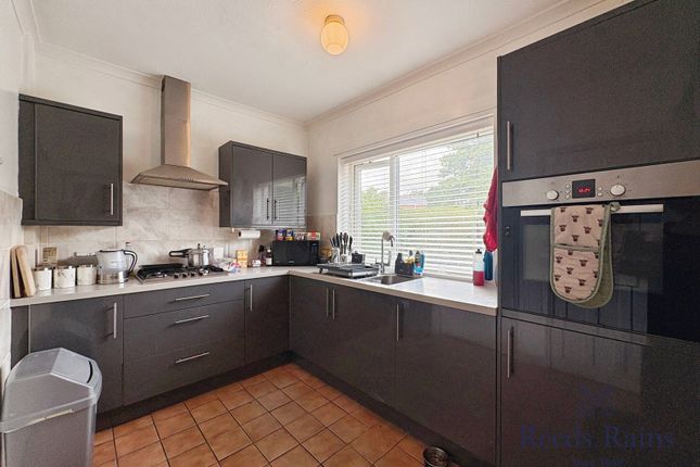 19, Windsor Crescent, Tyne and Wear photo 2