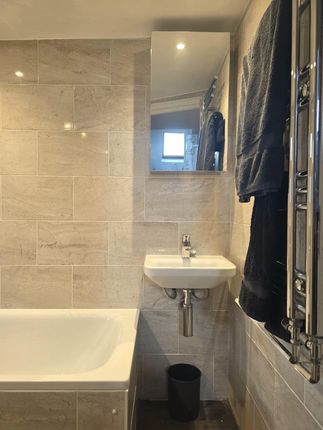 19 Hemberton Road, London photo 4