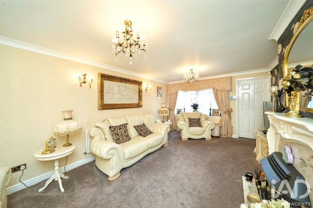 44, Perry Hall Drive, Willenhall photo 3
