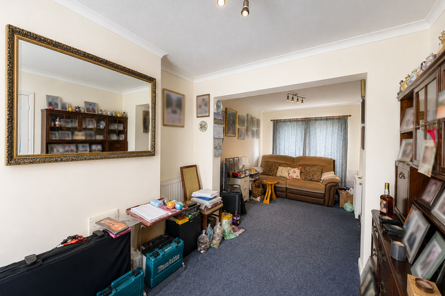 101 Beechwood Avenue, Greenford photo 2