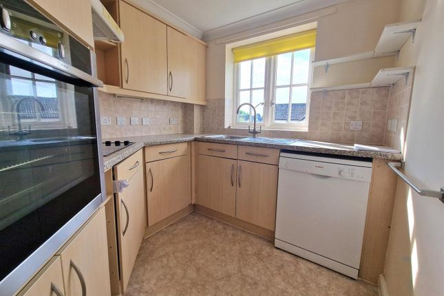 Flat for sale in Daffodil Court, Newent