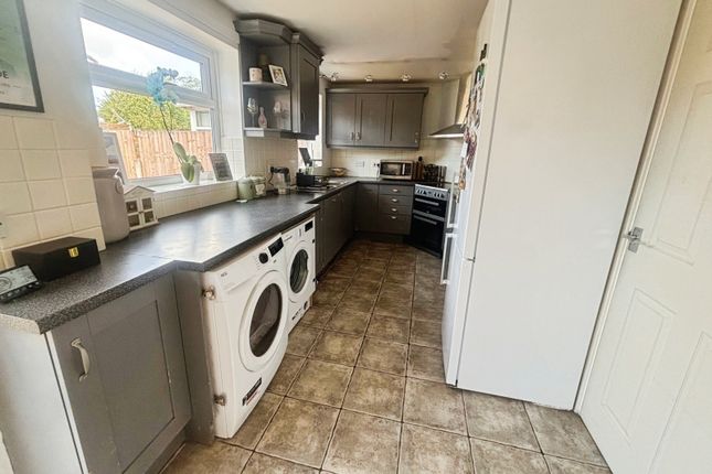 26, Coulter Grove, Wolverhampton photo 3