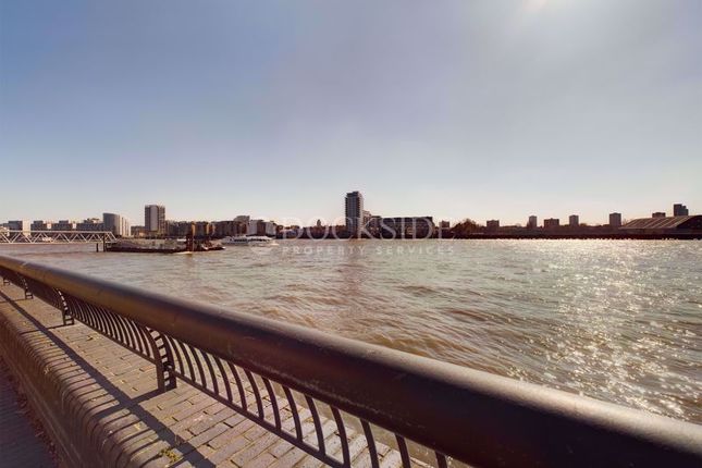 Flat for sale in Maritime Quay, London