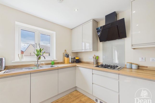 85, Highbrook Way, Lydney photo 3