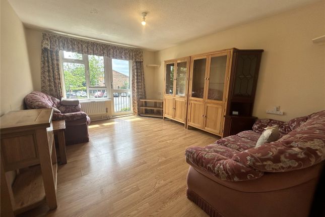 Thumbnail Flat for sale in Brampton Close, Cheshunt, Waltham Cross