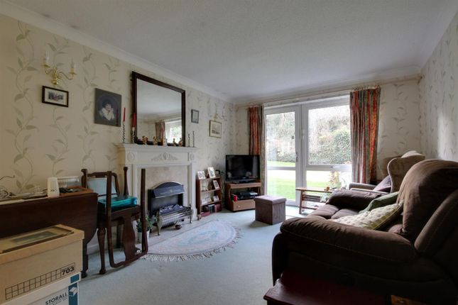12, Homewillow Close, London photo 2