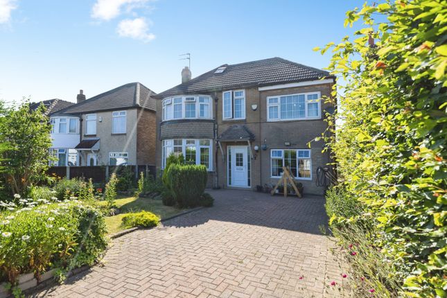 26, Carr Manor Avenue, Leeds photo 2