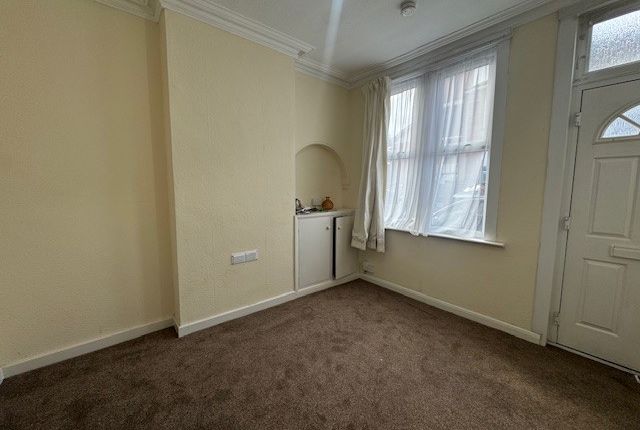 172, Leicester photo 2