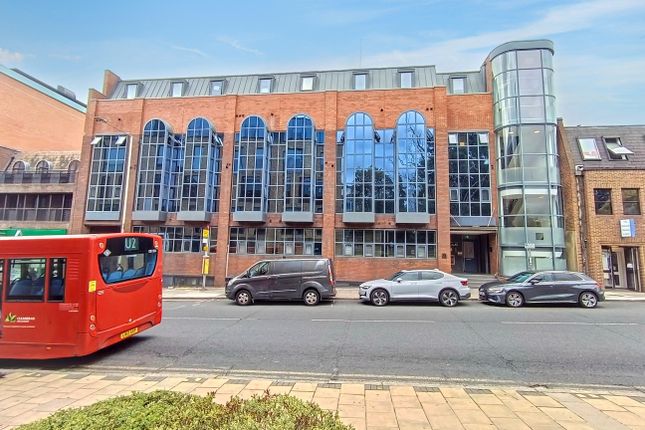 Studio flat on 51, Uxbridge, £125,000