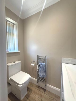 6, Sir John Court, Staines Upon Thames photo 5