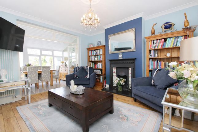 29, Godalming Avenue, Wallington photo 2