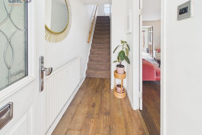 4 Westbury, Rochford, Essex photo 4