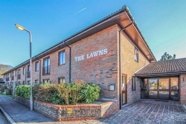 Flat for sale in Uplands Road, Warley, Brentwood