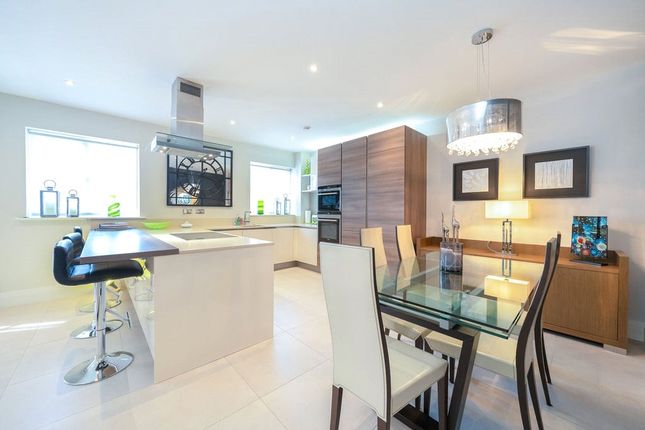 Flat 3,, 128, Saxby Court, Aldenham Road, Hertfordshire photo 4