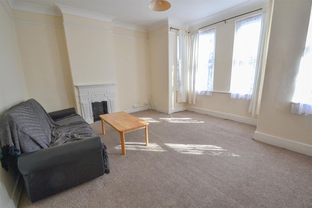 Thumbnail Flat to rent in Chase Side, Enfield, Middlesex