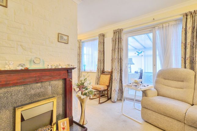 17, Barker Close, Rushden photo 4