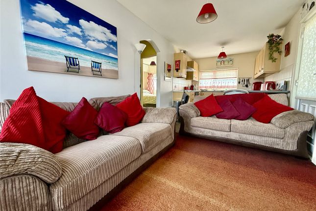 96, Fourth Avenue, Bridlington photo 2