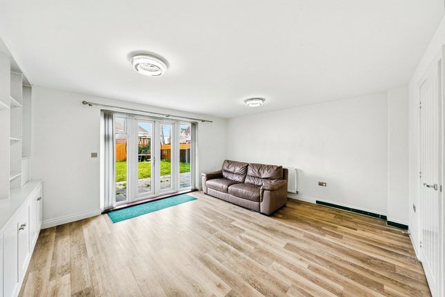 17, Tyndal Way, Dartford photo 4