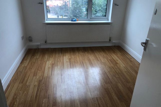 Cranbrook Road, Gants Hill photo 2