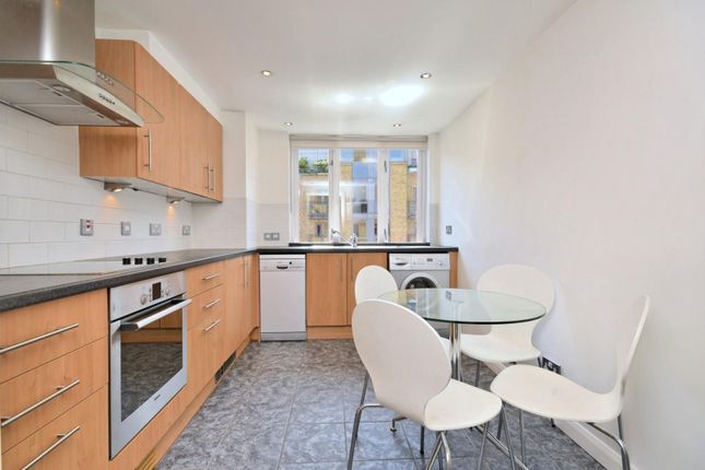 Flat to rent in Hermitage Court, Knighten Street, Wapping, London