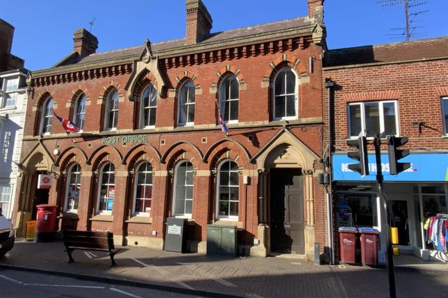 Studio flat on 30A, High Street, Newport Pagnell, £129,000