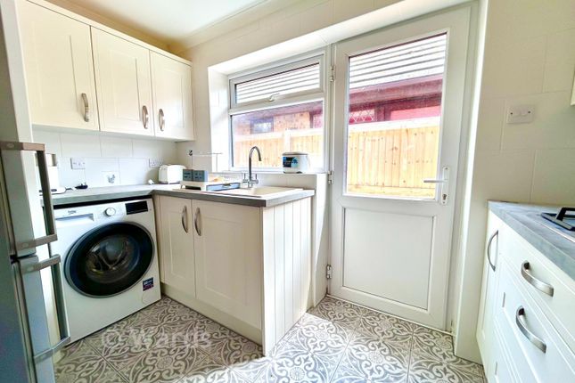 43, Lade Fort Crescent, Lydd-On-Sea photo 3