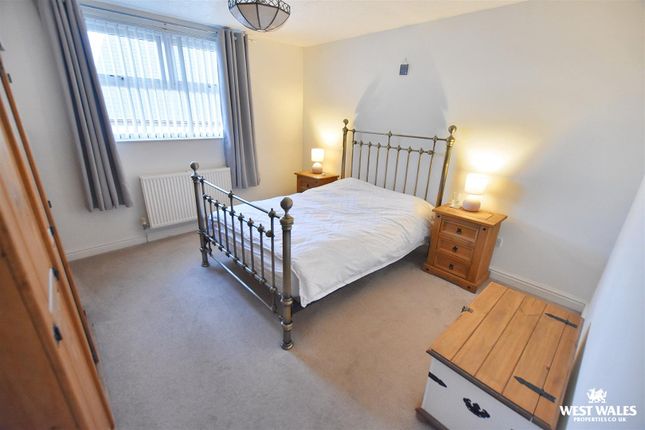 12, Reginald Close, Pembroke photo 4