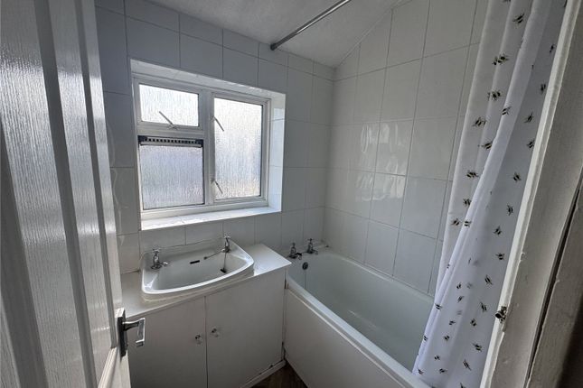 19, Bateson Way, Surrey photo 5
