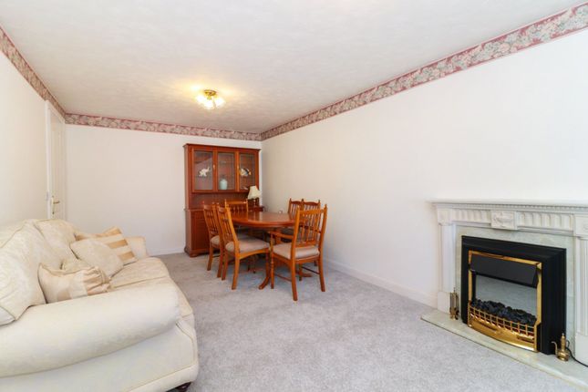 Flat 5, The Cloisters Church Lane, Kings Langley photo 4
