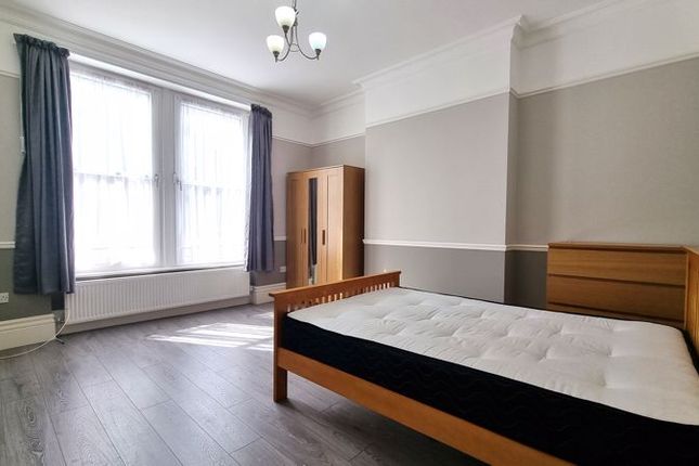 Thumbnail Flat to rent in Temple Road, London