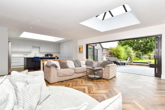 27, Duck Lane, Thornwood photo 4