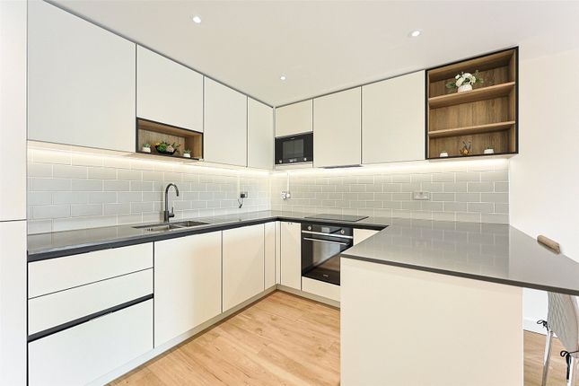 Flat 96, Fermont House, 15, Beaufort Square, Colindale photo 4