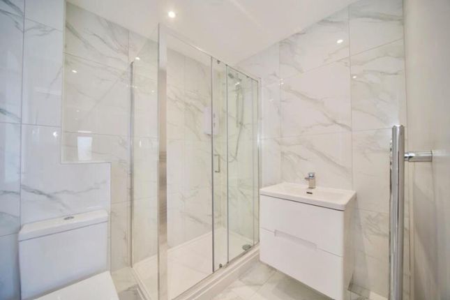 Flat 5, Westleigh Court 122-124 Nether Street, London photo 5