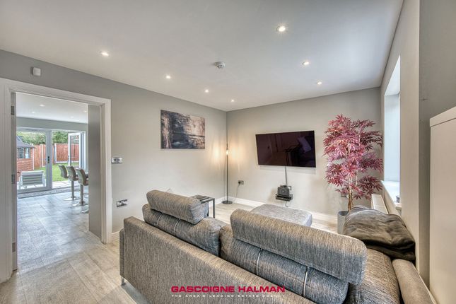 8 Bowen Close, Stockport photo 3