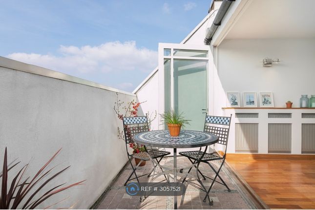 Upper Maisonette Floor Flat, Barnsbury Road Islington, London photo 2