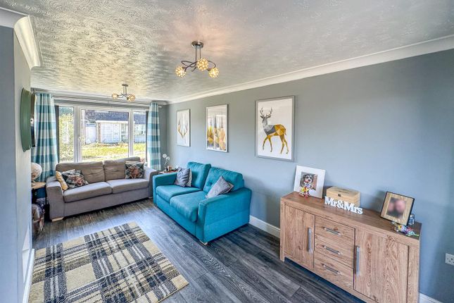 62, Thurso Walk, Corby photo 2