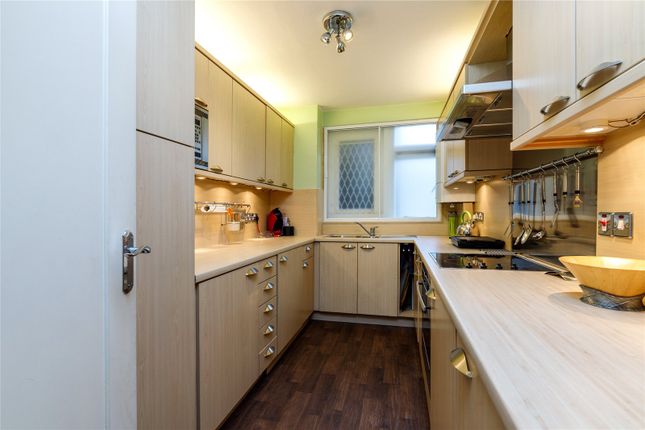 Flat for sale in Clifton Place, London