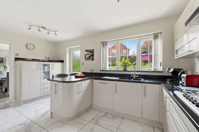8 Underhill Road, Chesterfield photo 3