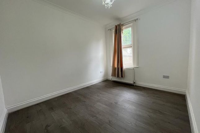 Thumbnail Room to rent in 1 Person, Double Room, Bills Included, Clarendon Rd