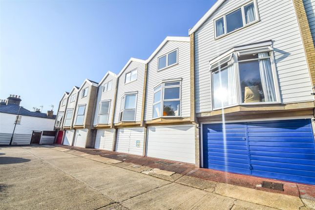 Terraced house for sale in Leigh Hill Close, Leigh-On-Sea