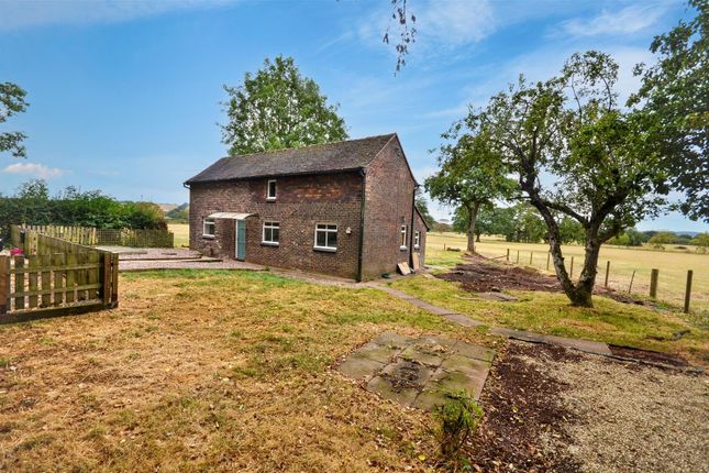 2-bed house on Rose Cottage, Hartwell Lane, Stone, £325,000