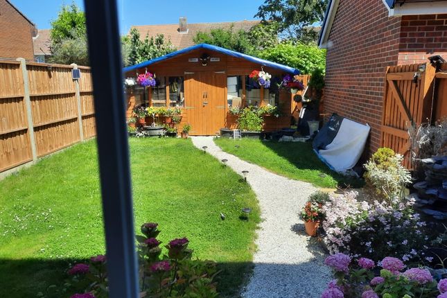 8 Evans Croft, Shortstown, Bedford photo 3