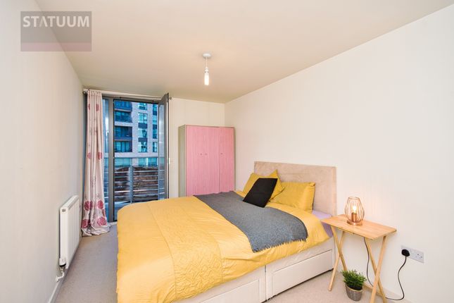 Flat for sale in Stratford High Street, Bow, Newham, London