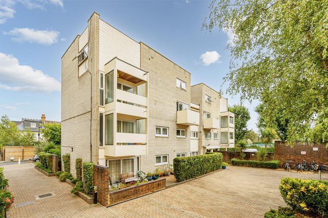 50 Bloomsbury Close-2.Jpg