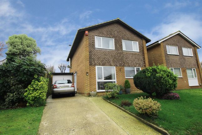 Thumbnail Property to rent in Lingfield Drive, Worth, Crawley, West Sussex.