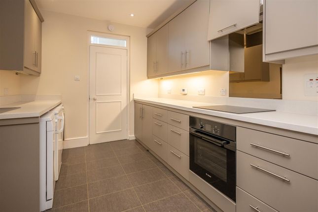 11 Thorndon Hall, Thorndon Park, Brentwood photo 3